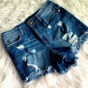 Kendall + Kylie High-rise 3” blue denim shorts